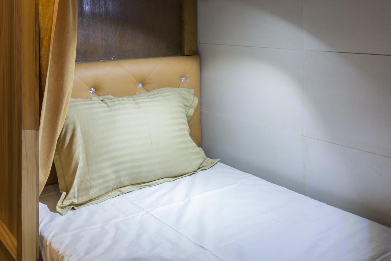 Abza Deluxe Dormitory Bombay Eksteriør billede